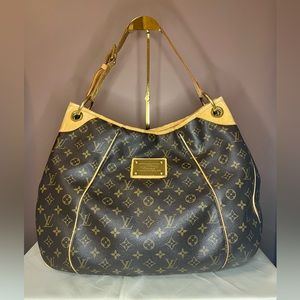 Louis Vuitton Galliera GM in Monogram Shoulder Bag